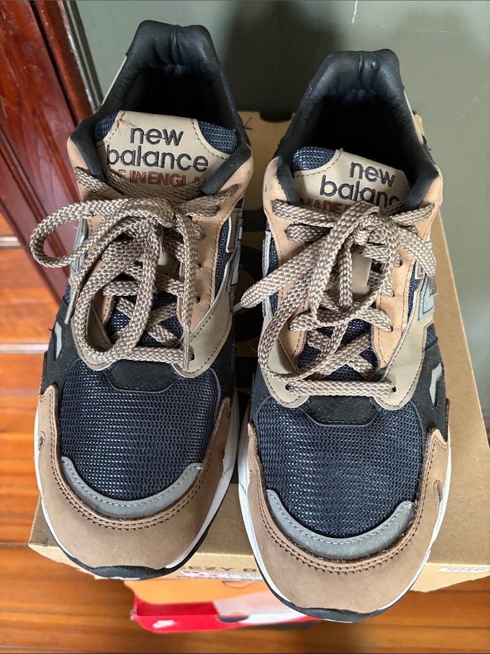 New Balance 920 Tan and Black Lace-Up Sneakers